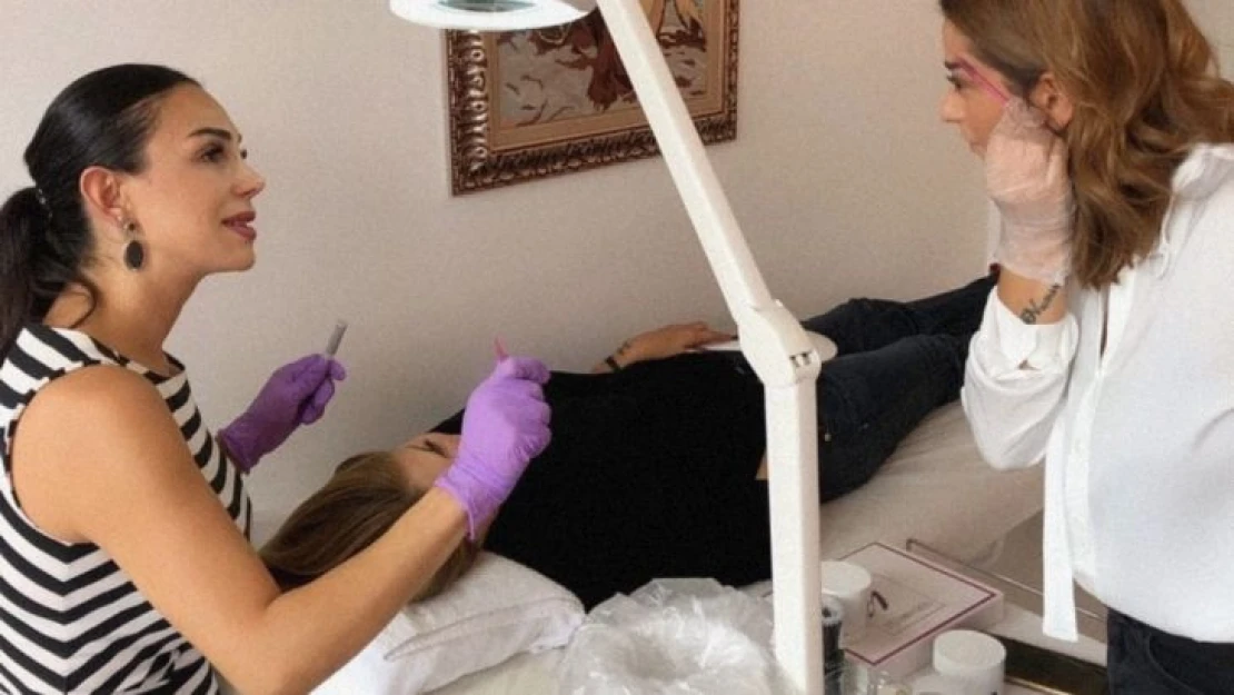 ''Microblading uygulamasıyla doğala yakın kaşlar elde ediliyor''