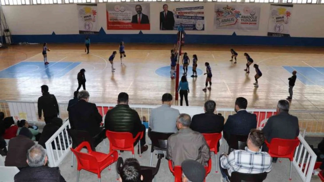 'Anadolu Yıldızlar Ligi Voleybol Grup Müsabakaları' Silifke'de başladı