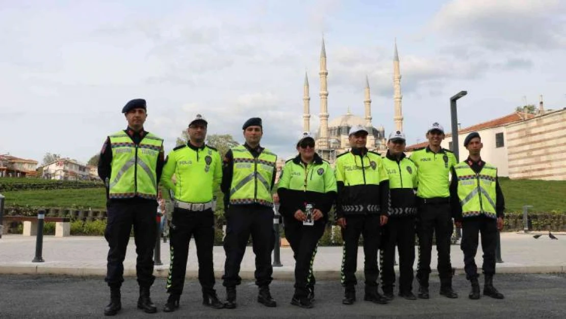 'Bayramınız Kemerli Olsun' denetiminde küçük çocuğun kemer takması takdir topladı