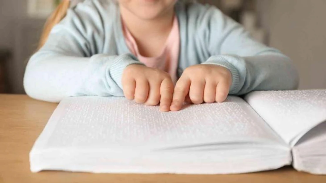 'Bir Gülüş Yeter' projesi kapsamında çocuklara oyuncak ve kitap dağıtıldı