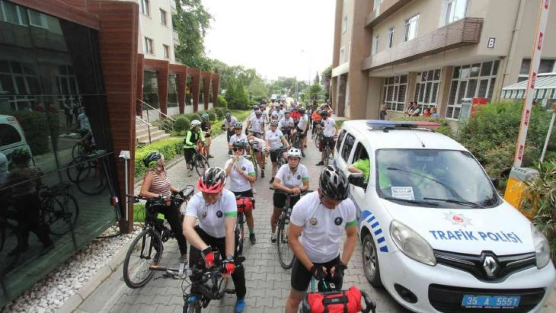 'Ormanlarımız yanmasın' diyerek Çanakkale'den İzmir'e pedal çevirdiler