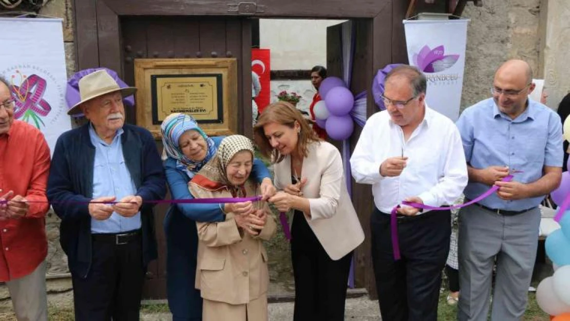 128 yıllık tarihi eve 'En İyi Korunan Ev Ödülü' plaketi çakıldı