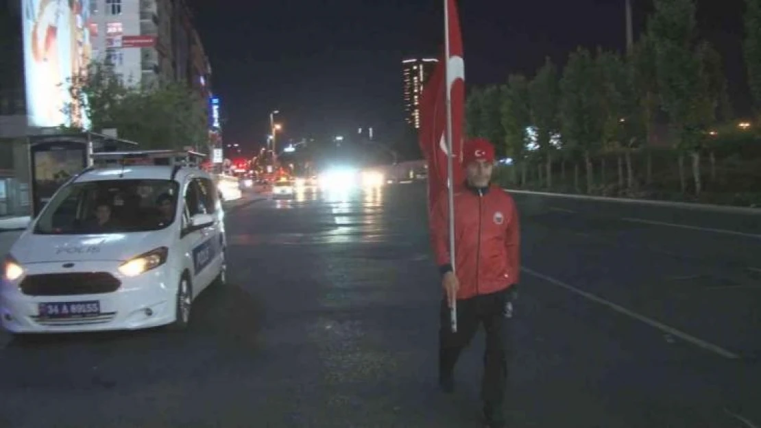 15 Temmuz Şehitleri anısına 8 saatlik yürüyüş: 15 Temmuz Şehitler Köprüsüne yürüdü