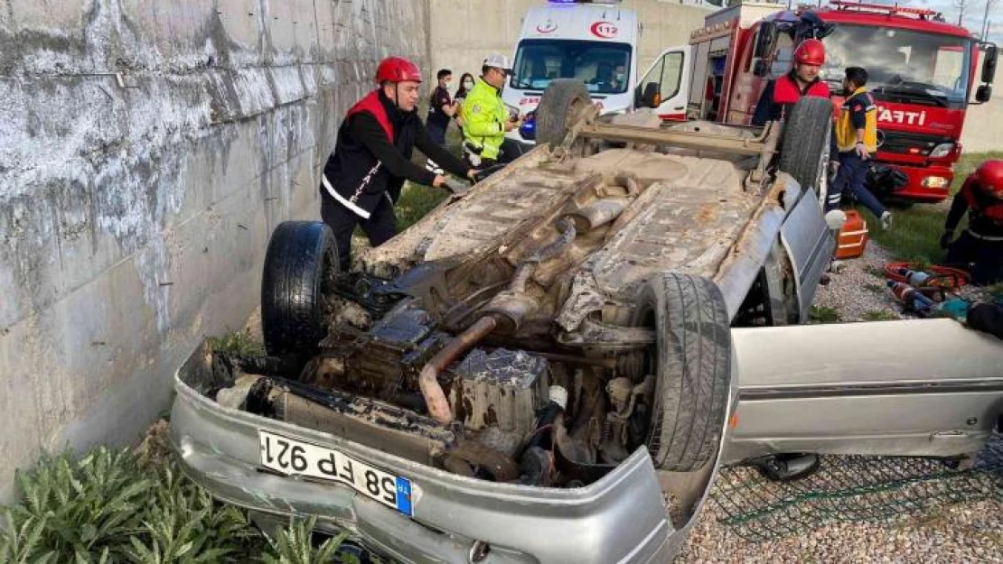 15 yaşındaki sürücü istinat duvarından uçtu, kazada 2 kişi yaralandı