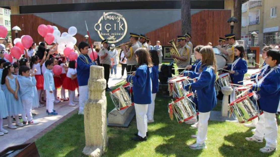 160 yıllık bandodan müze bahçesinde konser