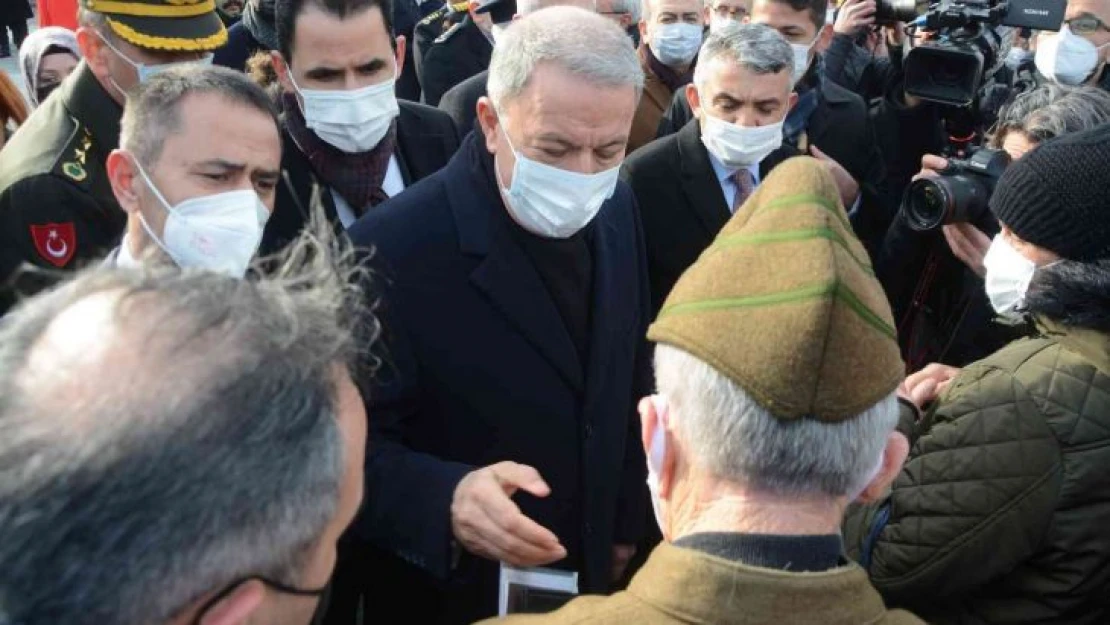 18 Mart Deniz Zaferi'nin 107 yılı törenleri çelenk sunumu ile başladı