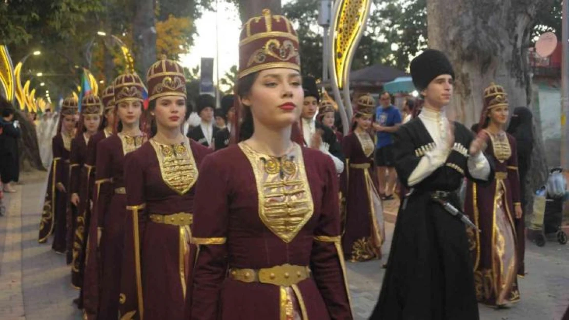 18. Yalova Uluslararası Kafkas Dans ve Müzik Festivali kortej yürüyüşüyle başladı