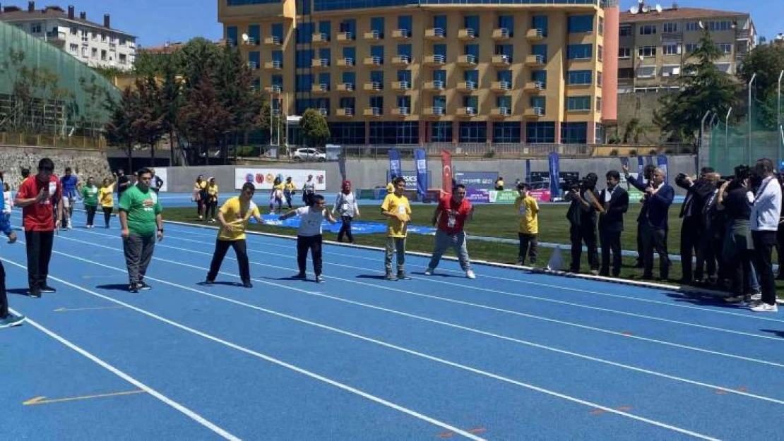 2 bin 100 sporcu, Üsküdar'da 15. Uluslararası Özel Sporcular Atletizm Şenliğinde ter döktü