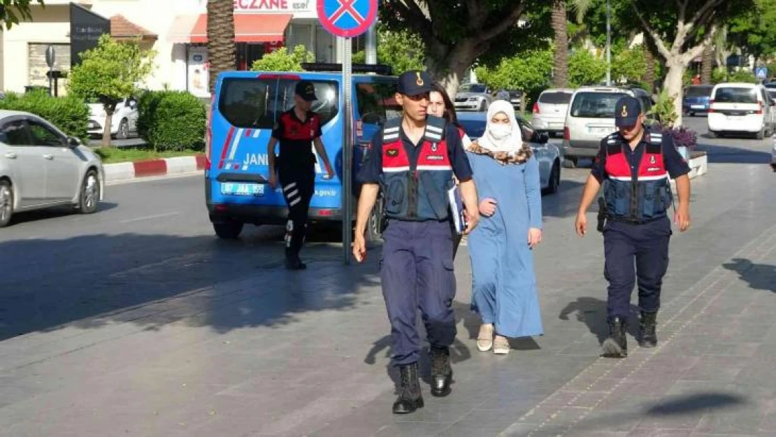 2 yaşındaki bebeğini bıçaklayarak öldüren anne tutuklandı, bebek toprağa verildi