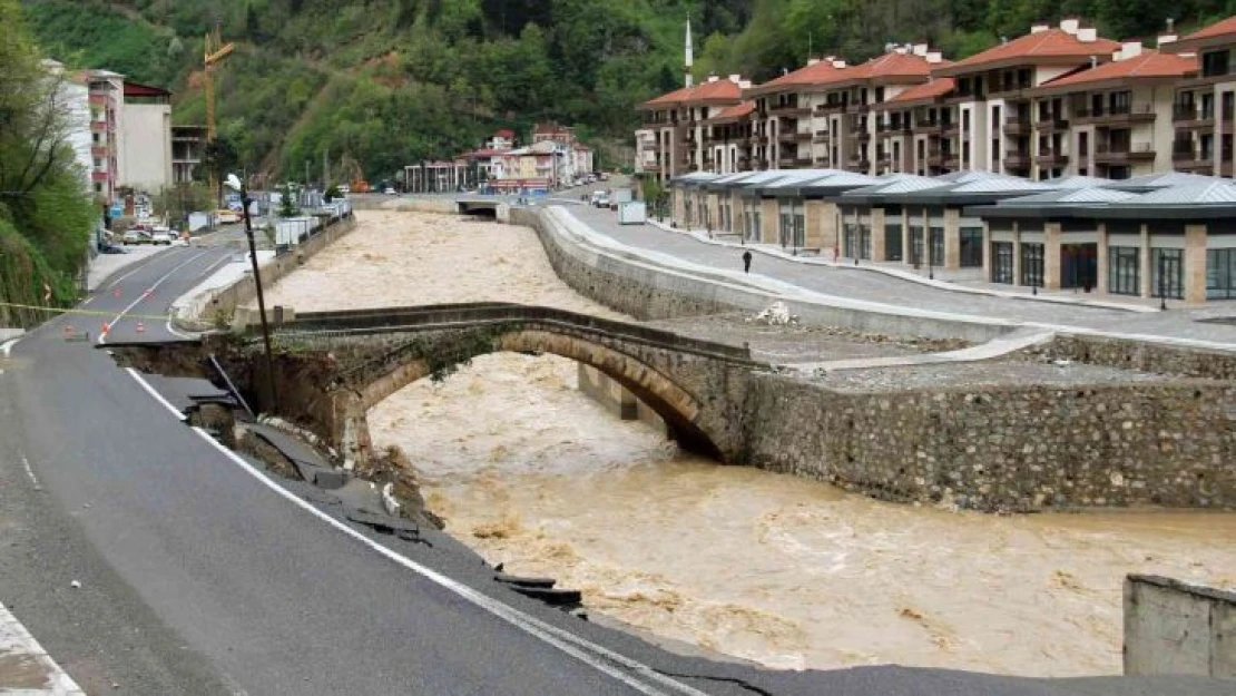 20 ay önce sel afeti yaşayan Dereli'de su seviyesi yükselen dere paniğe neden oldu