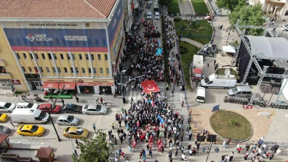 28 ülkeden 15 bin kişinin katılacağı Türk Dünyası Günleri kortej yürüyüşüyle başladı