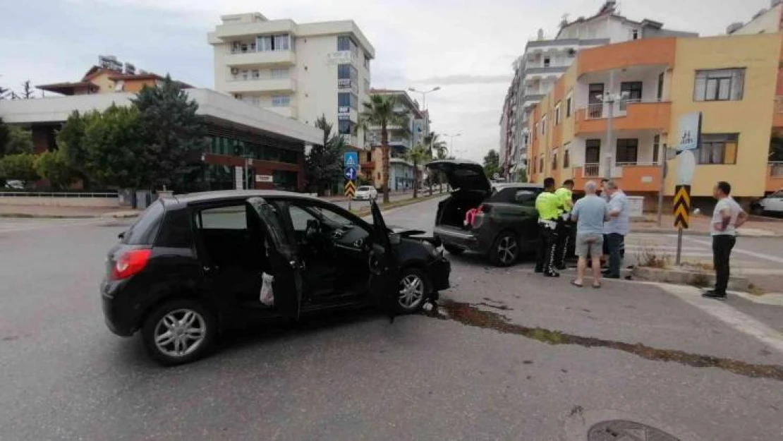 3 kişinin yaralandığı kazada otomobil sürücüsü alkollü çıktı