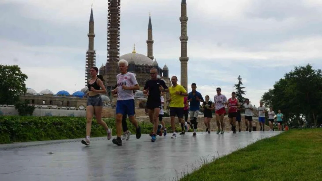 30 Atlet, Mimar Sinan'ın ustalık eseri Selimiye çevresinde 11 tur attı