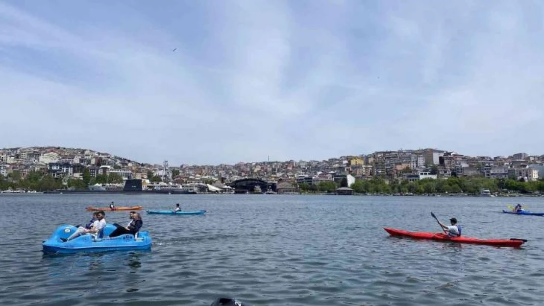 305 engelli vatandaş Haliç'te kürek çekti