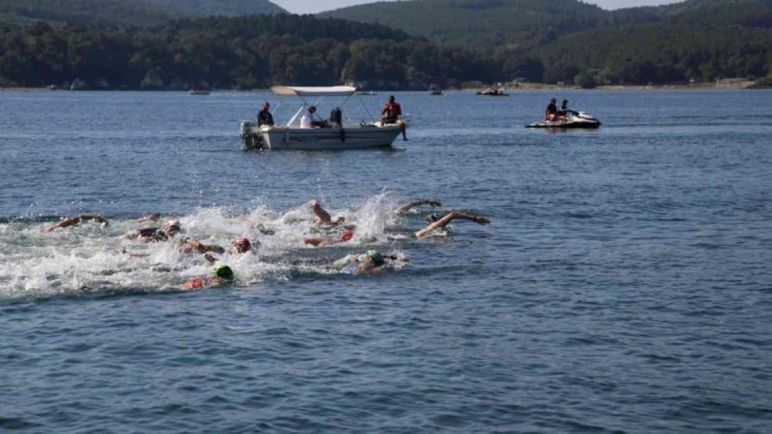 8 ülkeden 35 sporcunun katıldığı şampiyona renkli görüntülere sahne oldu