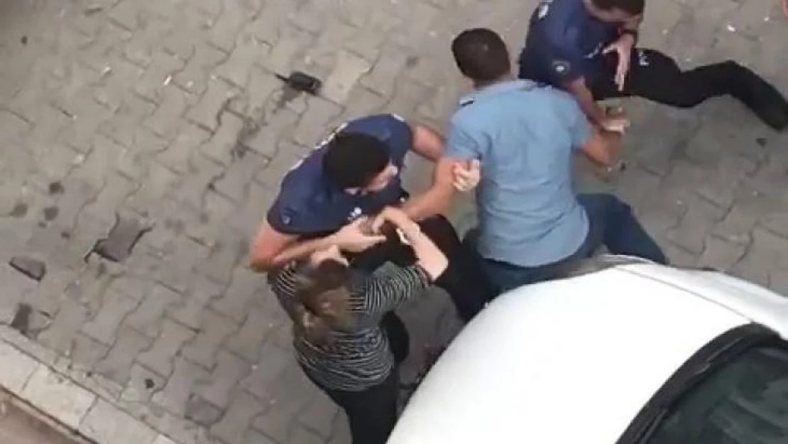 Adamın evi su sızdırdı diye önce komşusuna, sonra polise saldırdı