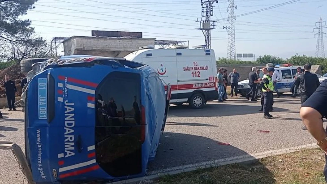 Adana'da askeri araç kaza yaptı: 5 yaralı