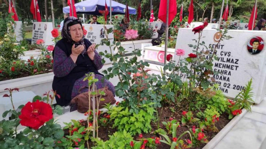 Adana'da şehitliklerde hüzünlü bayram arifesi