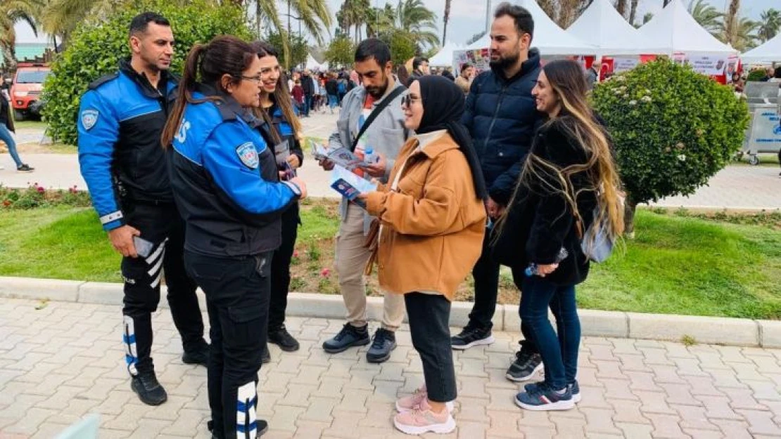 Adana polisi karnavalda vatandaşları suça karşı uyardı