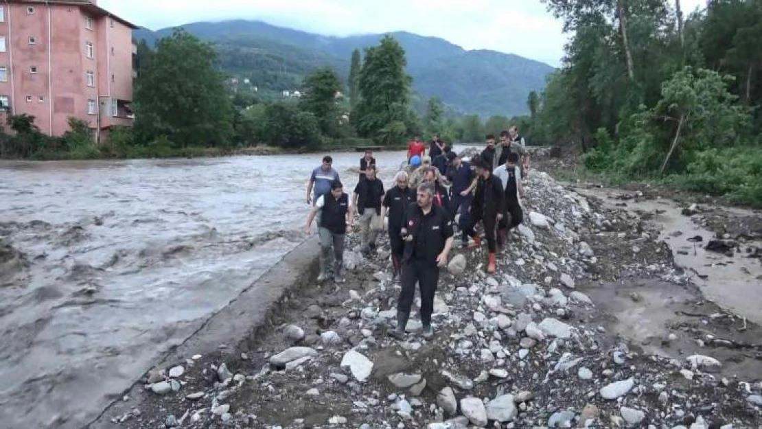 AFAD Başkanı Yunus Sezer, Kastamonu'da sel bölgesinde incelemelerde bulundu