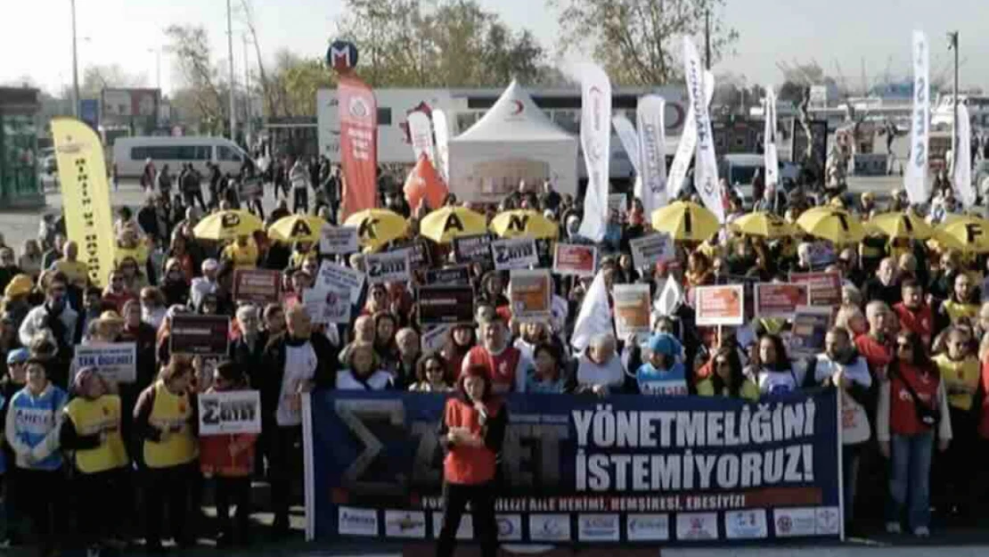 Aile hekimleri yeni yönetmeliğe karşı protestolarını sürdürüyor