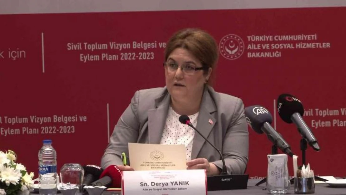 Aile ve Sosyal Hizmetler Bakanı Derya Yanık: 'Çalıştırılma riski barındıran çocuklarımızı ailelerinin yanında bulundurabilmek için Sosyal ve Ekonomik Destek (SED) adını verdiğimiz bir modelle destekliyoruz'