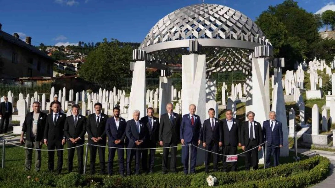 AK Parti Genel Başkanvekili Kurtulmuş, Kovaçi Şehitliği'ni ziyaret etti