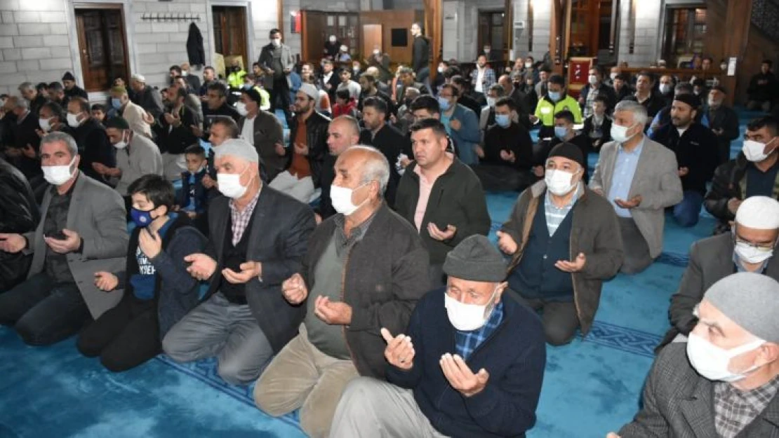 Aksaray'da şehitler için mevlit okutuldu