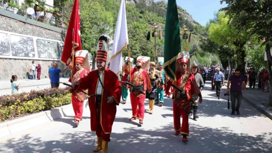 Akşemseddin Hazretleri anmasına binlerce kişi katıldı