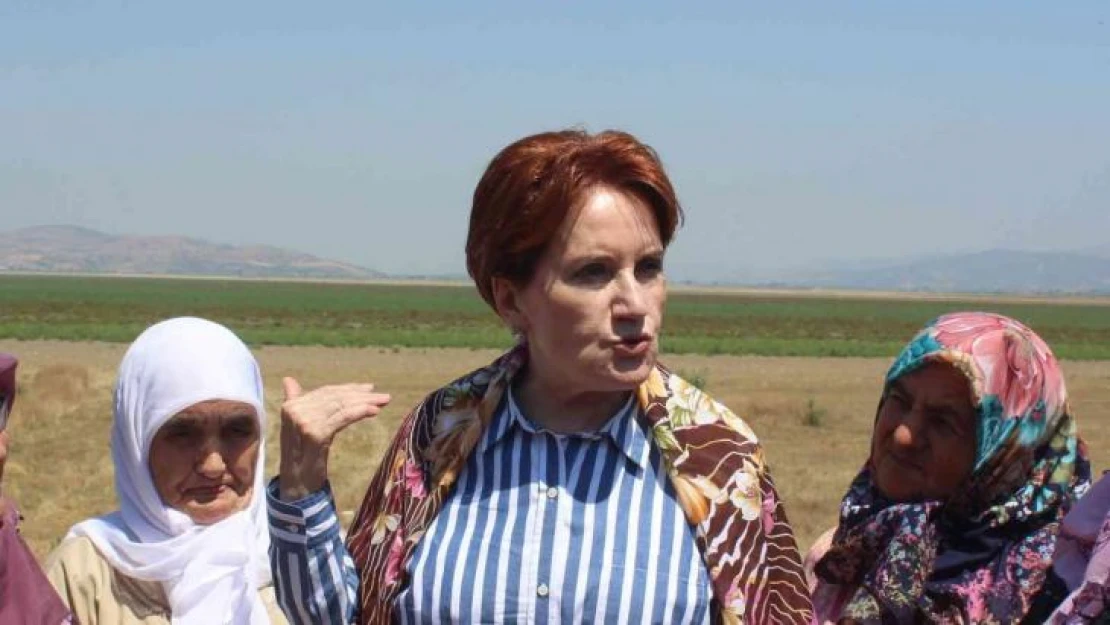 Akşener, Manisa'da esnafı ziyaret edip alışveriş yaptı