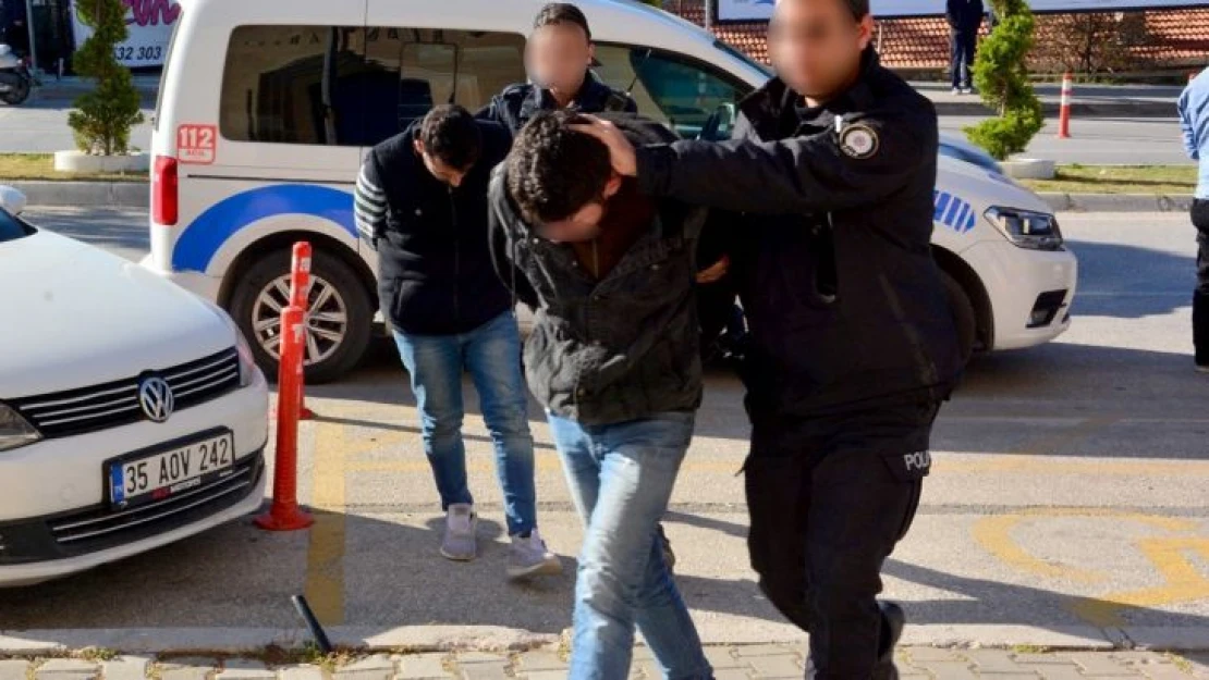 Alaçatı'da 9 motosiklet çalan zanlılardan 2'si tutuklandı