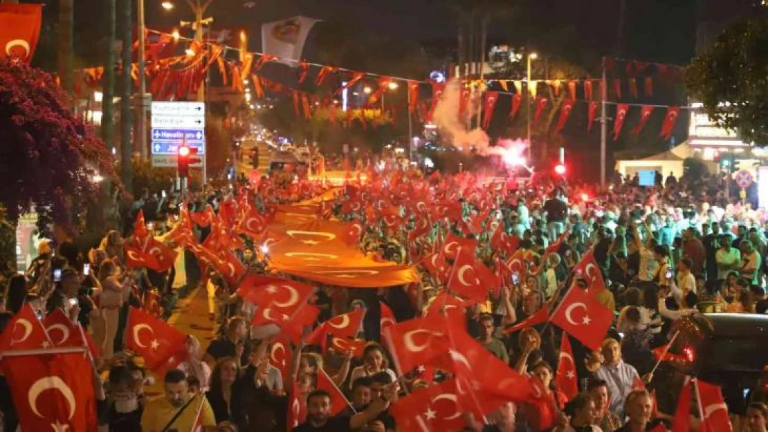 Alanya'da binlerce kişi 19 Mayıs'ı coşkuyla kutladı