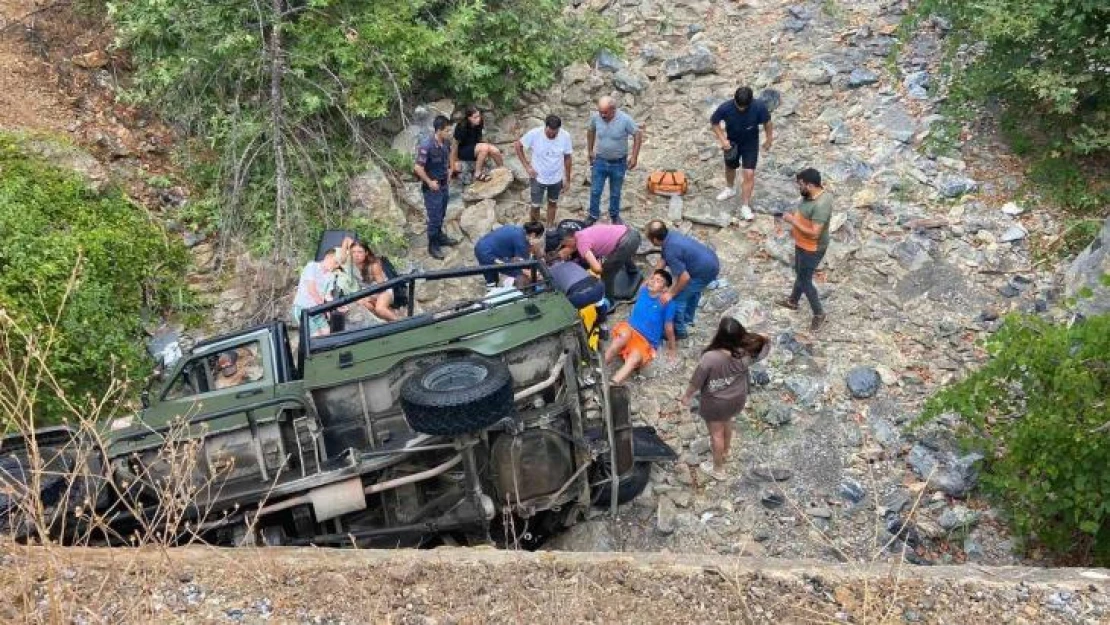 Alanya'da safari aracı şarampole uçtu: 7 yaralı