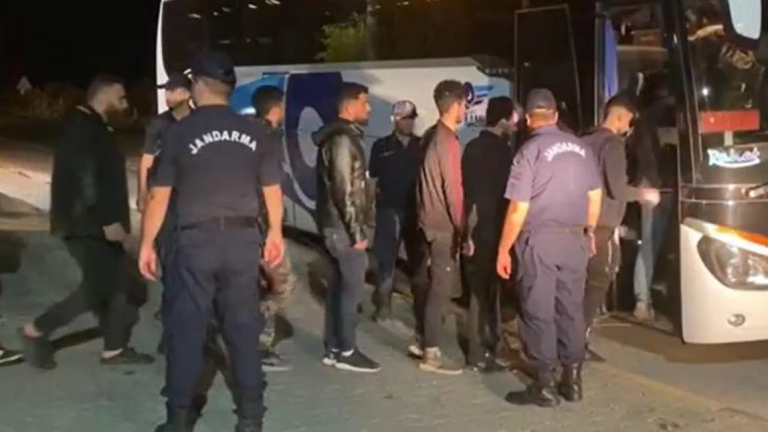 Alanya'da yakalanan 36 kaçak göçmen İl Göç İdaresi Müdürlüğüne gönderildi