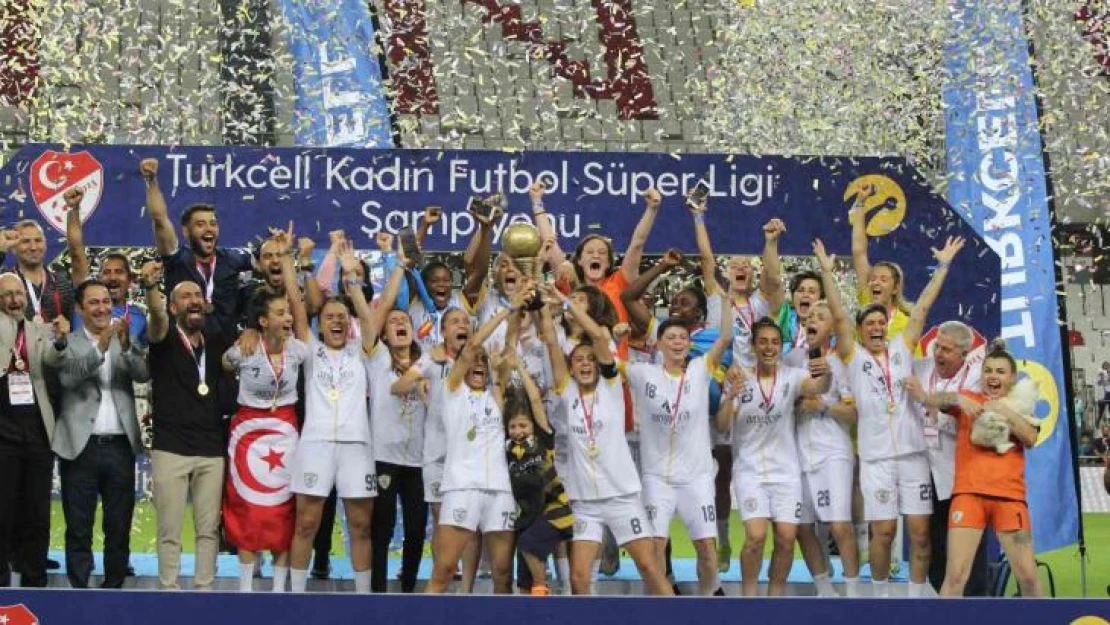 ALG Spor şampiyonluk kupasını aldı