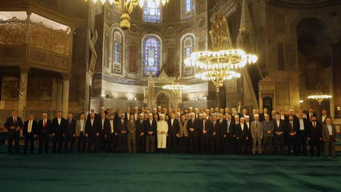 Ali Erbaş, 81 ilin müftüsüne Ayasofya-i Kebir Camii Şerifi'nde sabah namazı kıldırdı