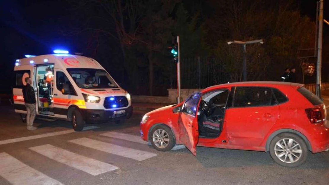 Alkollü sürücüyle çarpışan otomobildeki zabıta yaralandı