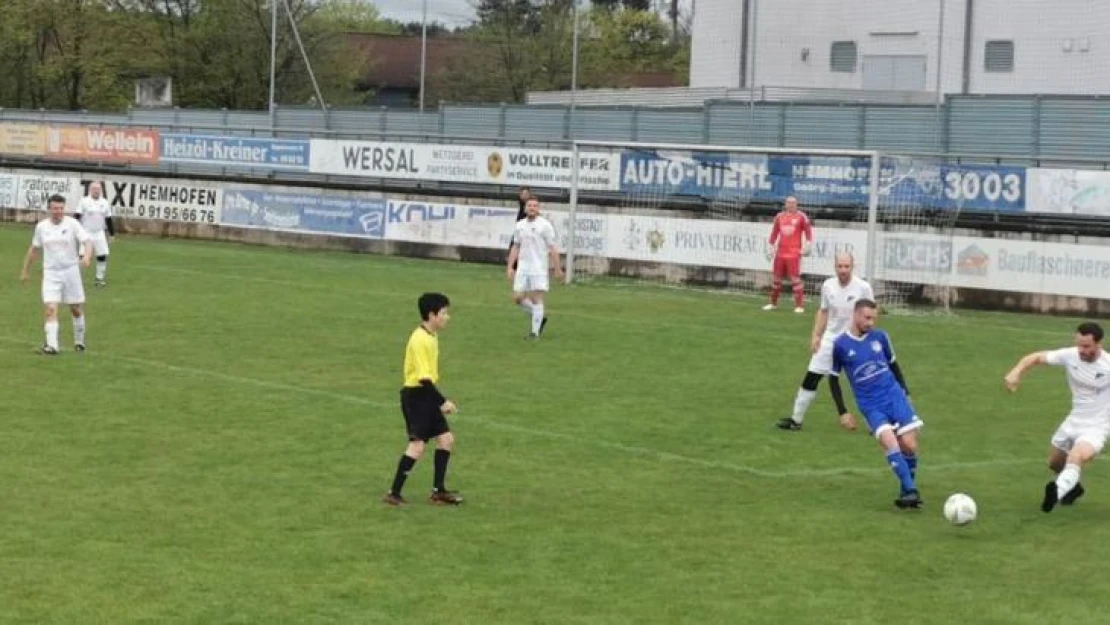 Almanya'da 13 yaşındaki Türk genci futbol hakemi oldu