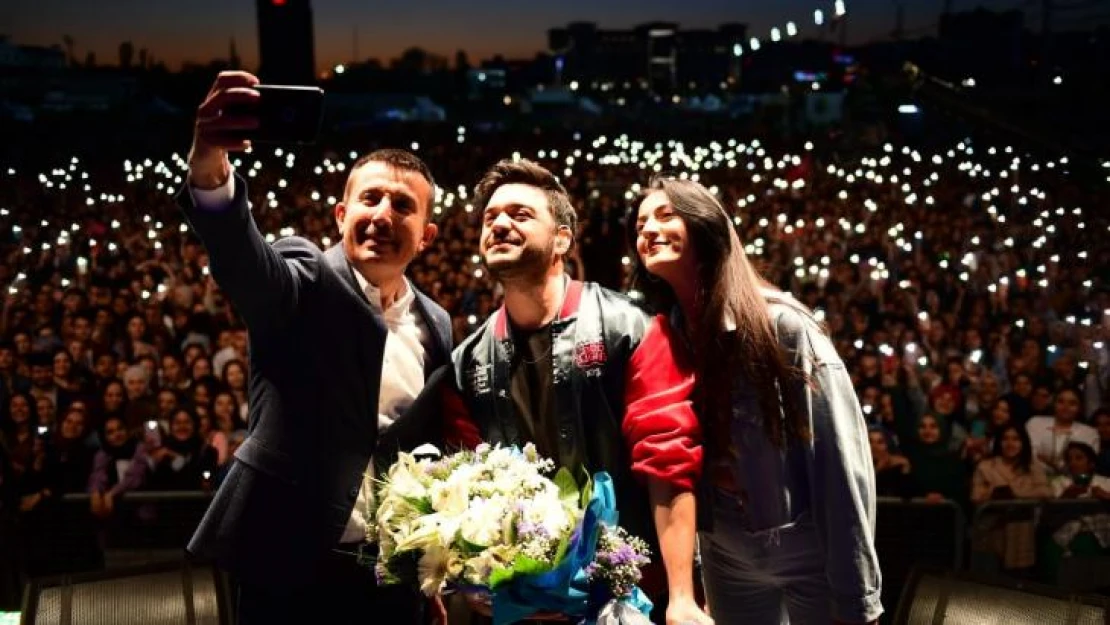 AltınFest'te İlyas Yalçıntaş'ın şarkıları hep bir ağızdan söylendi