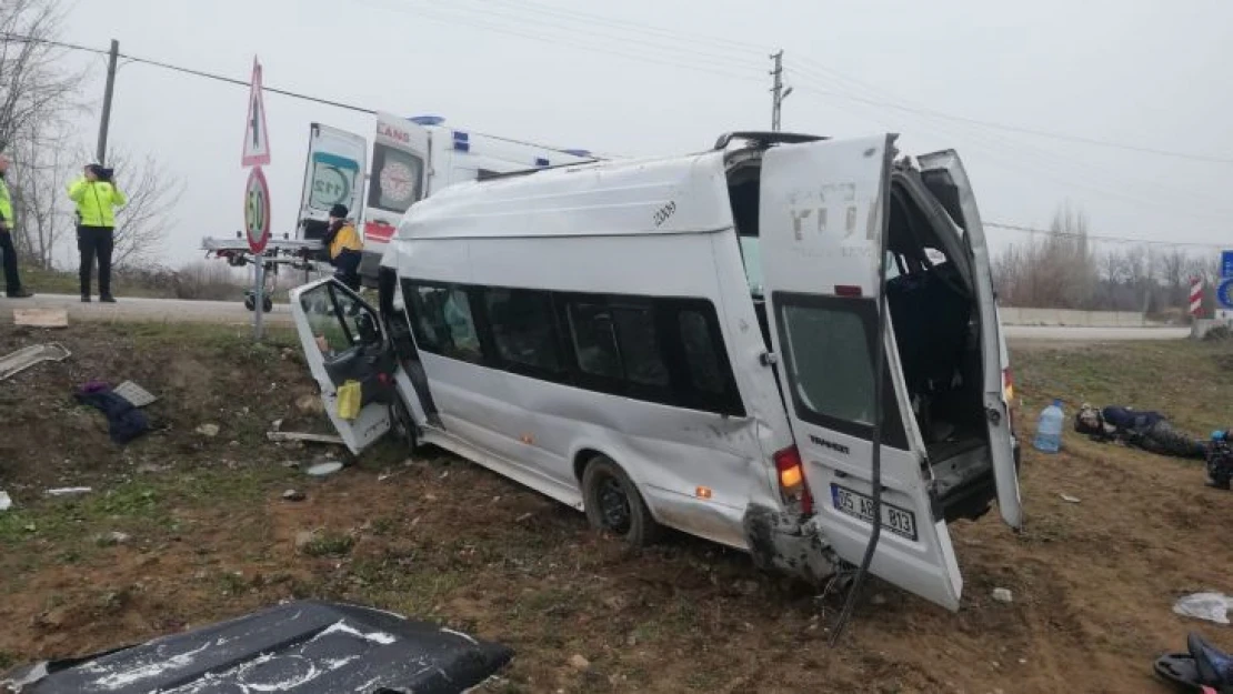 Amasya'da tarım işçilerini taşıyan minibüs devrildi: 17 yaralı