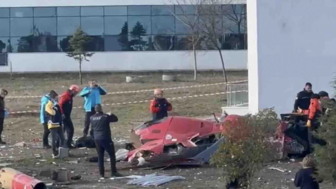 Ambulans helikopter hastaneye çarptı, 2 pilot ve 2 sağlık çalışanı öldü