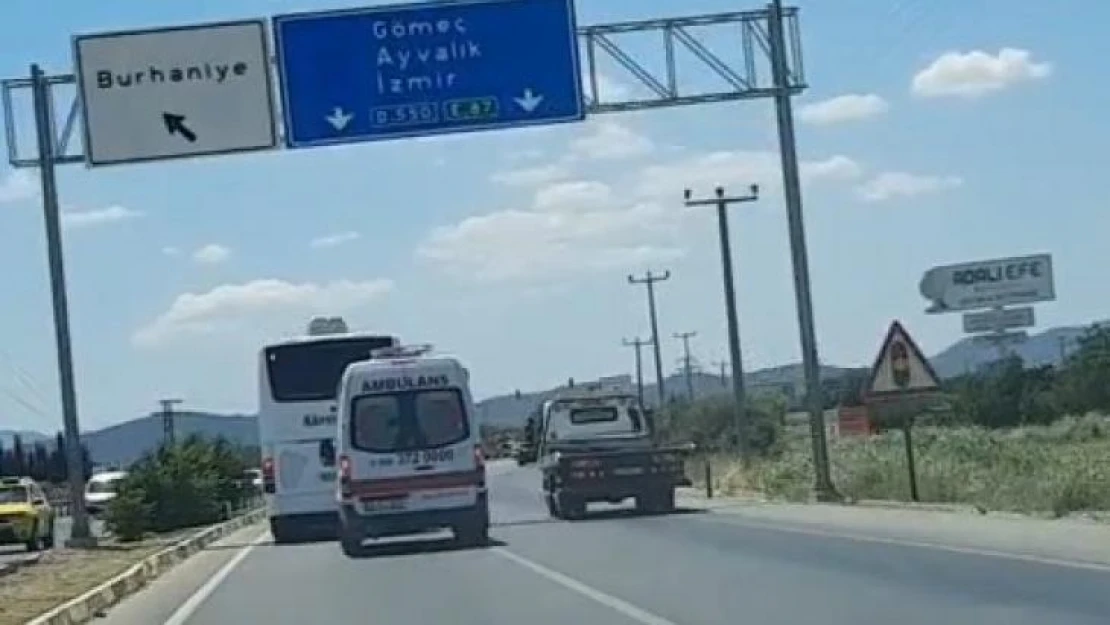 Ambulansa yol vermeyen otobüs kilometrelerce yoluna devam etti