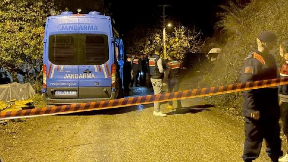 Amcası ve iki kuzenini öldürdüğü iddia edilen sanıklar hakim karşısına çıktı