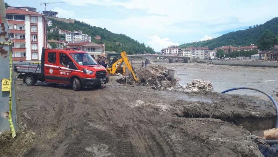 Ankara Büyükşehir Belediyesi sel felaketinin yaralarını sarmak için Kastamonu'da