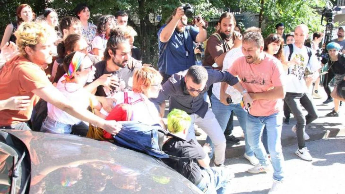 Ankara'da izinsiz LGBT yürüyüşüne polis müdahalesi