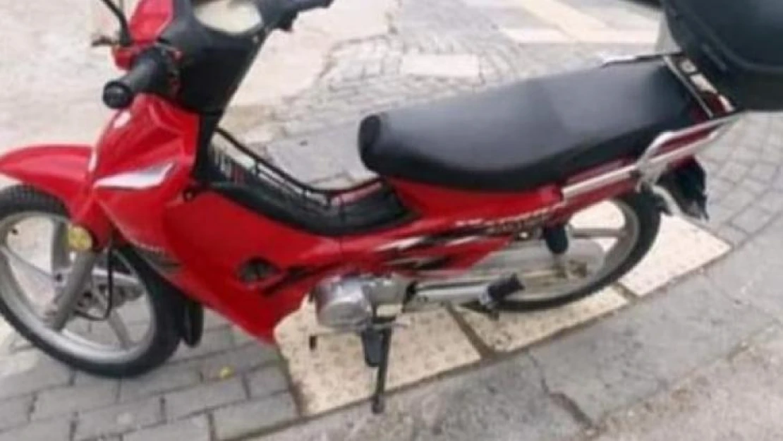 Ankara'da motorlu bisikleti çalan hırsız kamerada