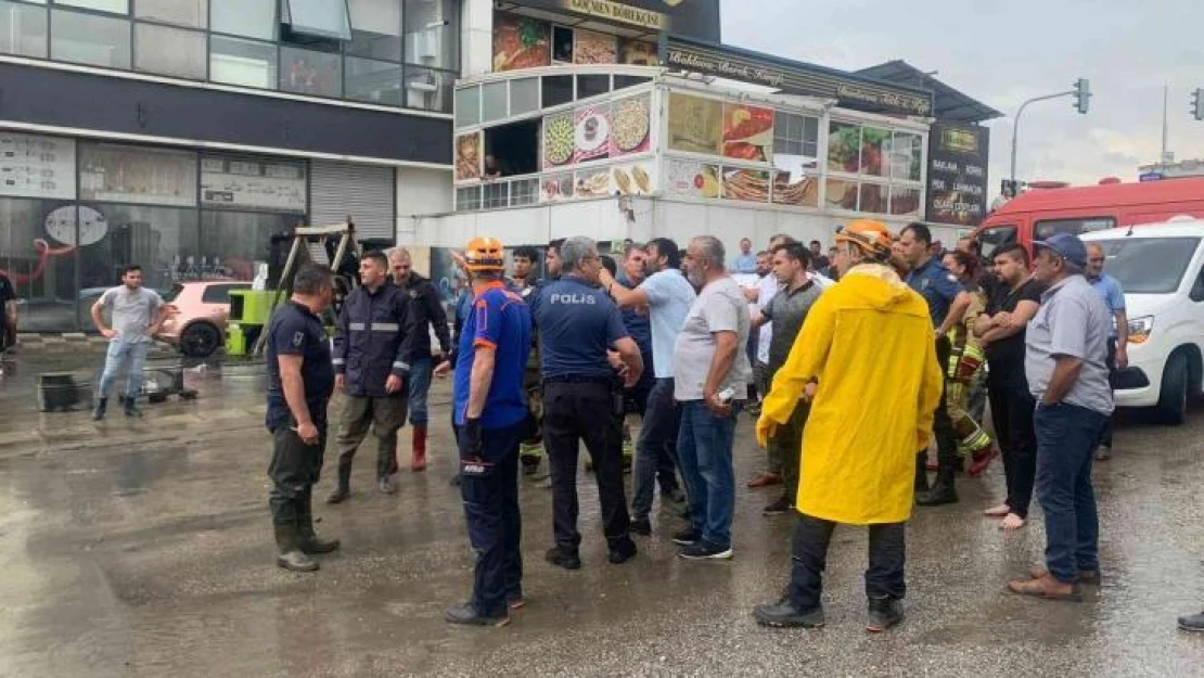 Ankara'da sağanak sonrası mahsur kalan 100'ü aşkın kişiden 11'i yaralı olarak kurtarıldı