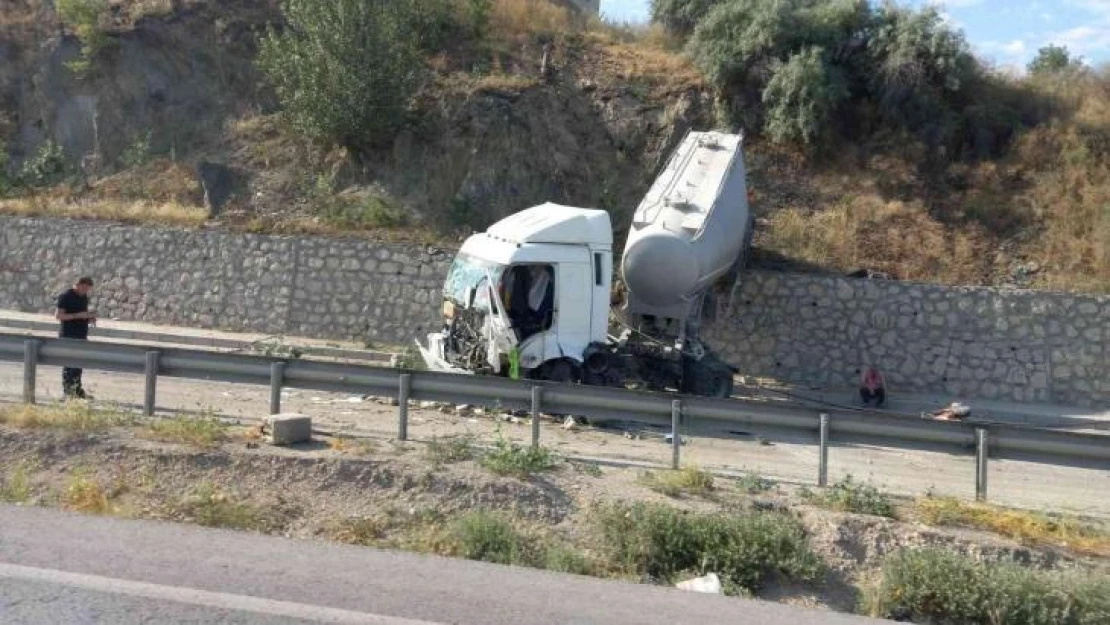 Ankara'daki kazada bir tır 25 metre yükseklikten yere çakıldı