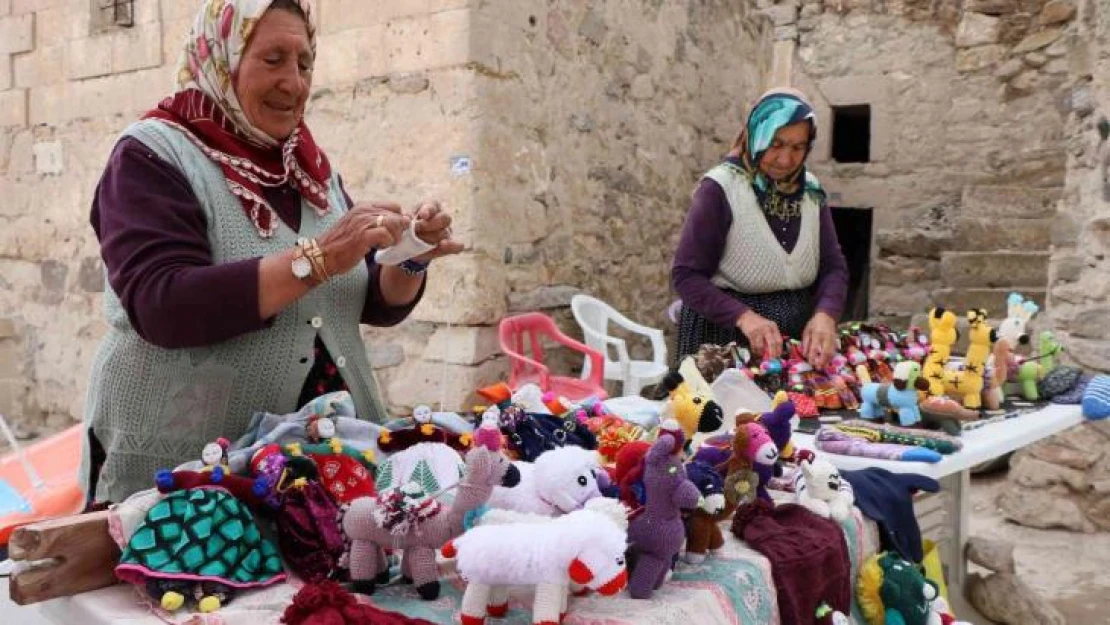 Annelerinden kalan mesleği kızları ve gelinleriyle sürdürüyorlar