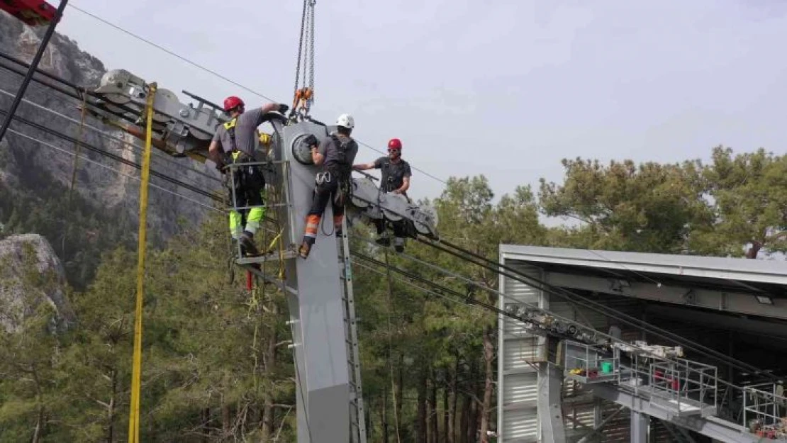 Antalya'da 4 bin 350 metre uzunluğundaki teleferiğin çekici halatı değiştirildi